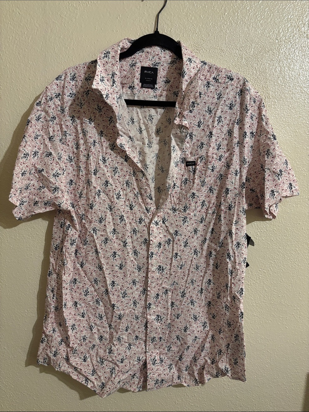 RVCA Men’s Ref and Black Floral Short-Sleeve Button-Down Shirt